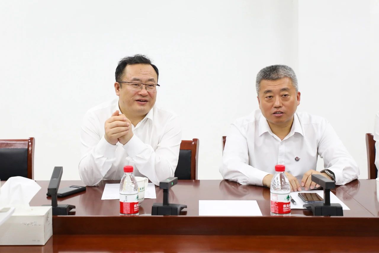 1713490085487322.jpg 中海石油氣電集團(tuán)到訪海南礦業(yè)3.jpg