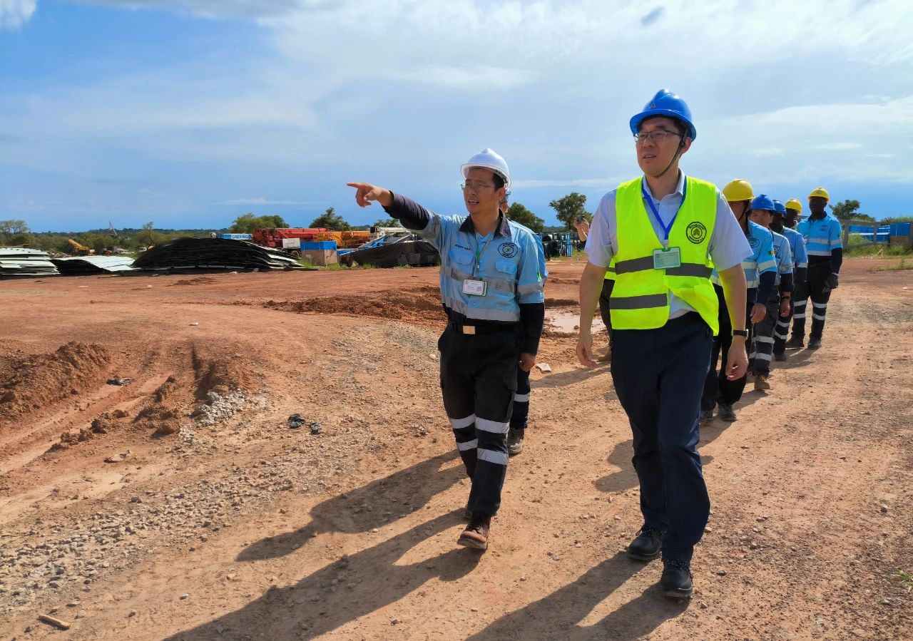 每日經(jīng)濟(jì)新聞：國(guó)投證券給予海南礦業(yè)增持評(píng)級(jí)，油氣鐵礦基本盤穩(wěn)健，鋰資源端投產(chǎn)在即